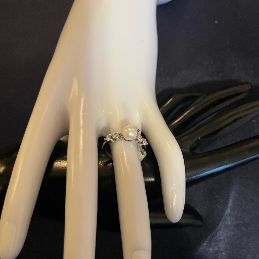 Elegant faux Pearl and marked 925 Silver Ring